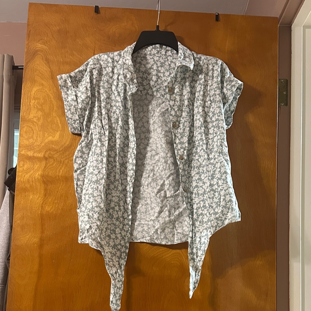 Wonder Nation green Top with White Floral Pattern
